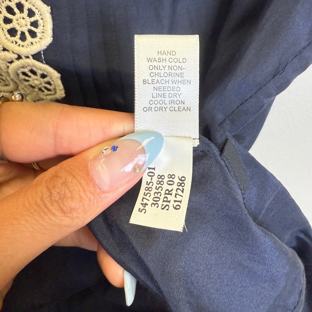 Banana Republic Navy Blue Top with Cream Detailing Size XS - Picture 4 of 4